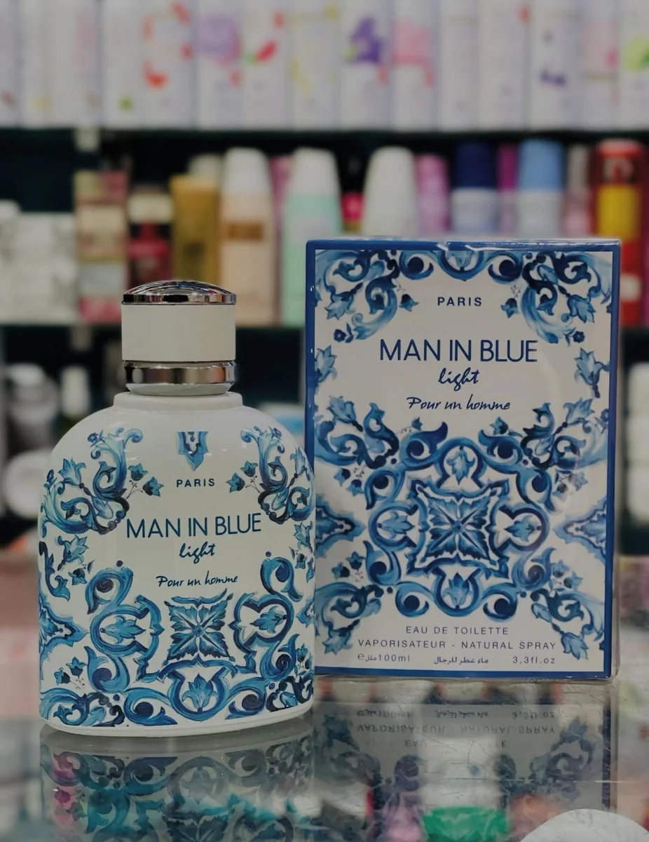 Man In Blue Light Eau De Toilette Pour Un Homme